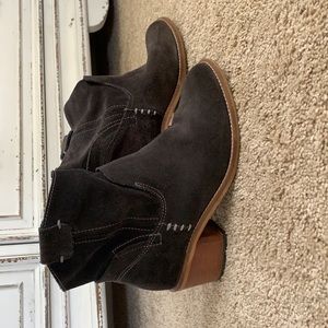 Women’s Dolce Vita brand slouchy boots